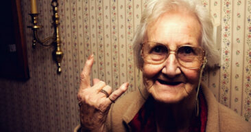 105-åringen ble intervjuet av avisa. Det hun sa? Jeg ler så tårene triller!