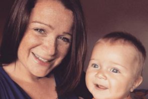 Frekk mann ber en kvinne på en restaurant om å "få babyen til å holde